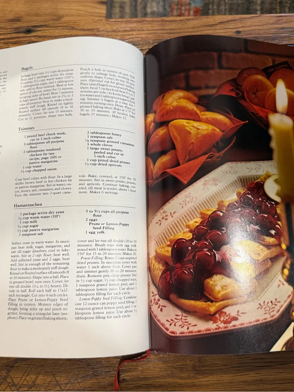 Better Homes and Gardens Heritage Cook Book — Cream and Blue Illustrated Cover